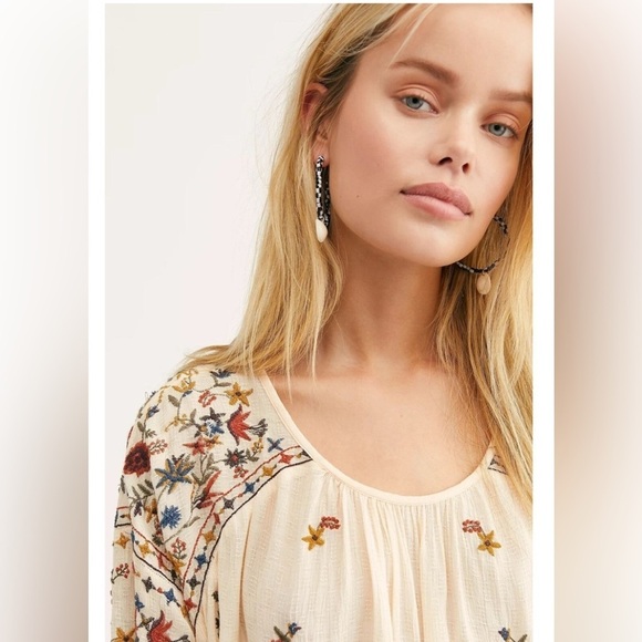 Free People Tops - Free People Size XS Wild Flowers Blouse Embroidered Cream Long Sleeve Cropped
